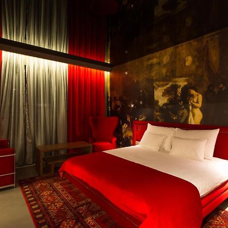 Hotel Hemera 포드고리차 객실 사진 A room at the Hotel du Vin