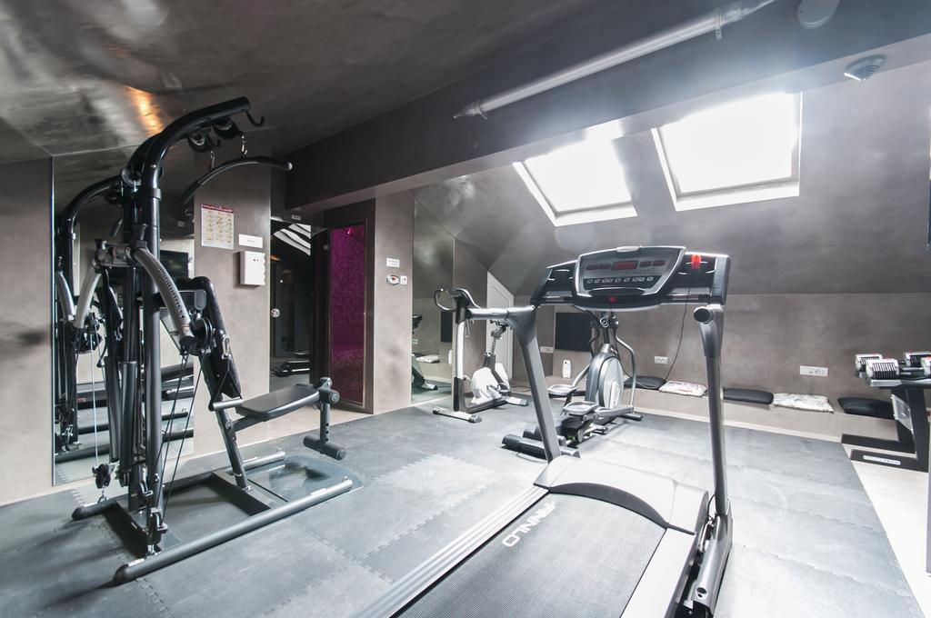 Hotel Hemera 포드고리차 외부 사진 The gym at the hotel