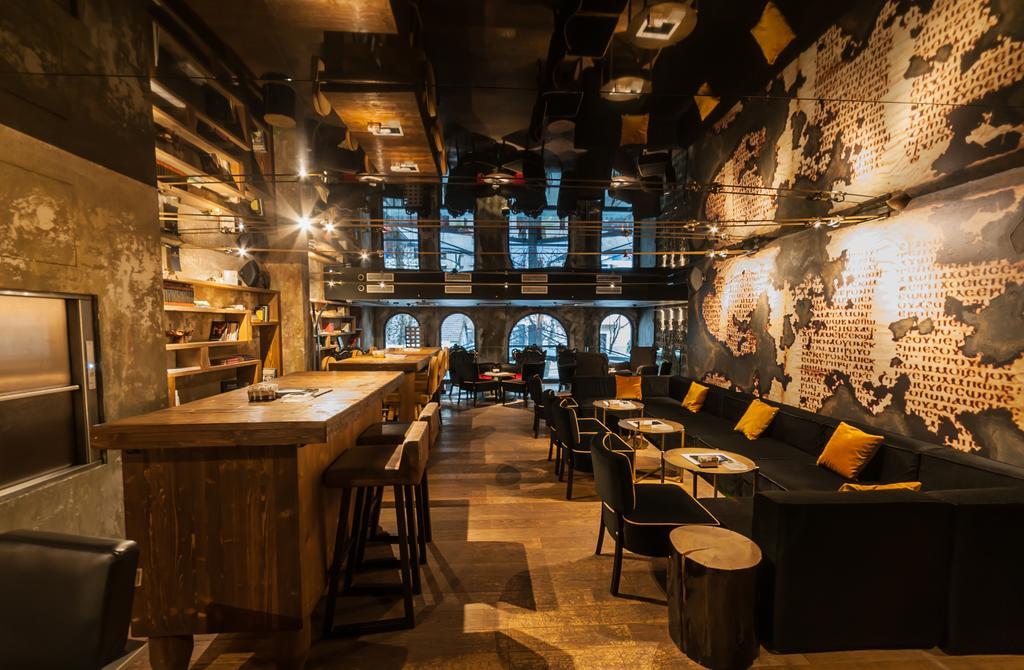 Hotel Hemera 포드고리차 외부 사진 Interior of a Starbucks Reserve store in Seoul, South Korea