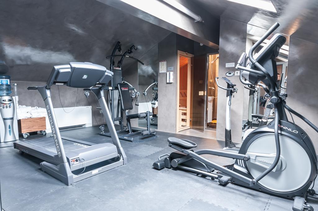 Hotel Hemera 포드고리차 외부 사진 A gym
