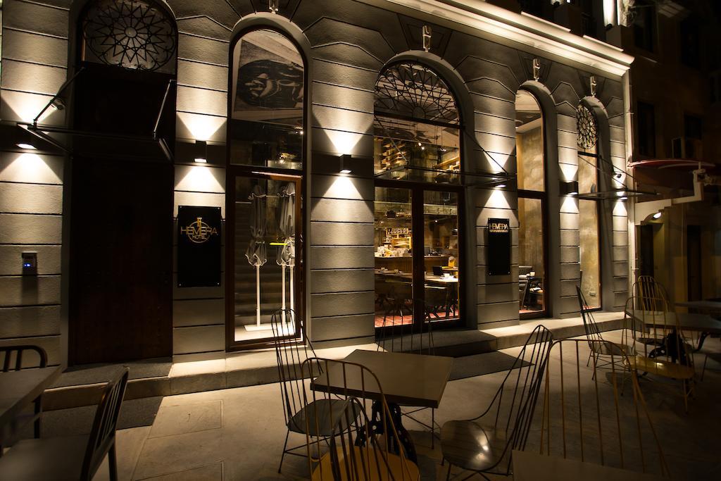 Hotel Hemera 포드고리차 외부 사진 The restaurant in 2012