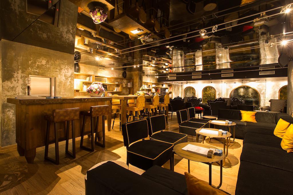 Hotel Hemera 포드고리차 외부 사진 Interior of the restaurant
