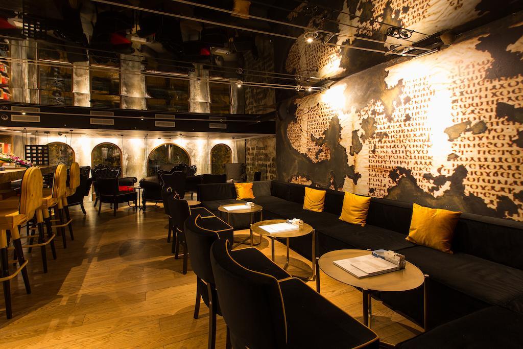 Hotel Hemera 포드고리차 외부 사진 Interior of the restaurant