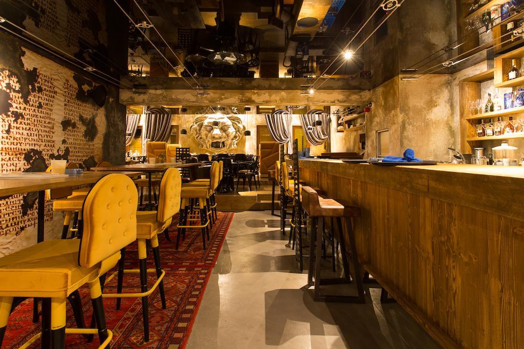 Hotel Hemera 포드고리차 외부 사진 Interior of the restaurant