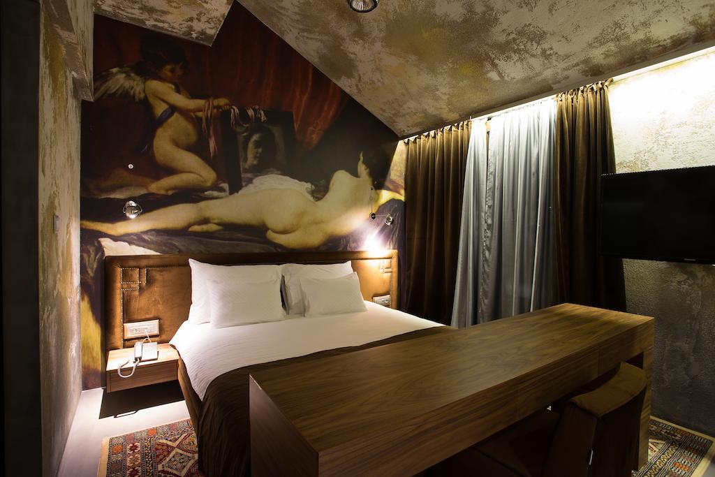 Hotel Hemera 포드고리차 외부 사진 A room at the hotel