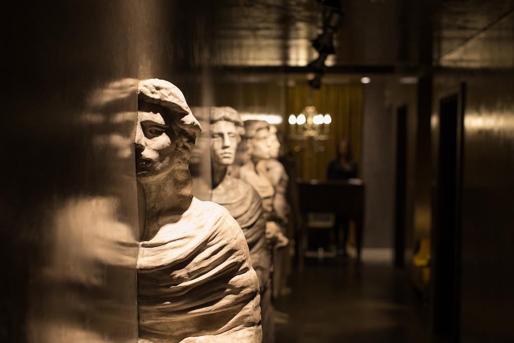 Hotel Hemera 포드고리차 외부 사진 Mummies at the Royal Ontario Museum