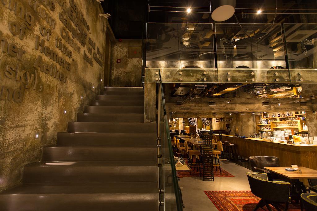 Hotel Hemera 포드고리차 외부 사진 Interior of the restaurant