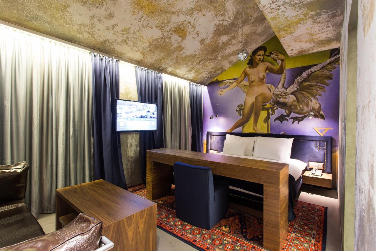 Hotel Hemera 포드고리차 객실 사진 A room at the hotel