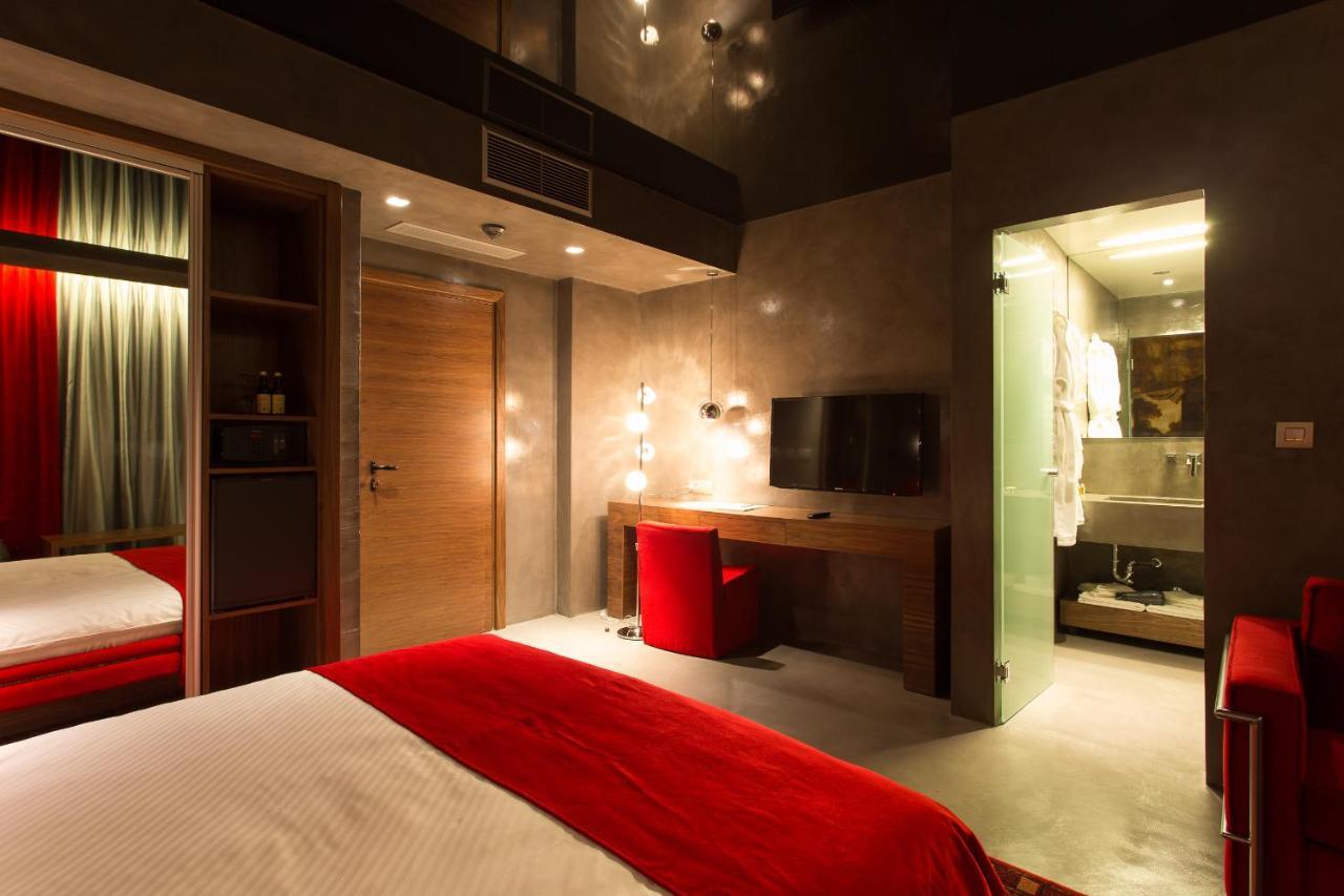 Hotel Hemera 포드고리차 객실 사진 A room at the hotel
